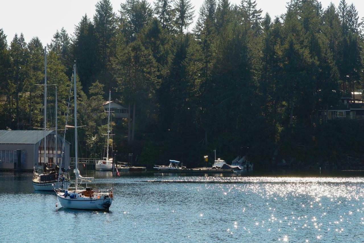 Painted Boat Resort Spa And Marina Madeira Park エクステリア 写真